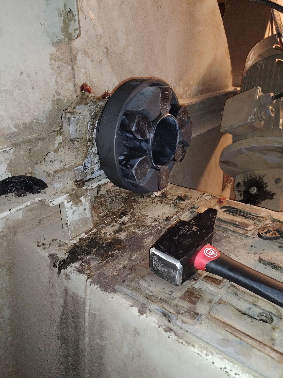 Accouplement HRC neuf posé sur une machine en exploitation pendant une réparation